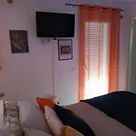 Armareaoverseassuites