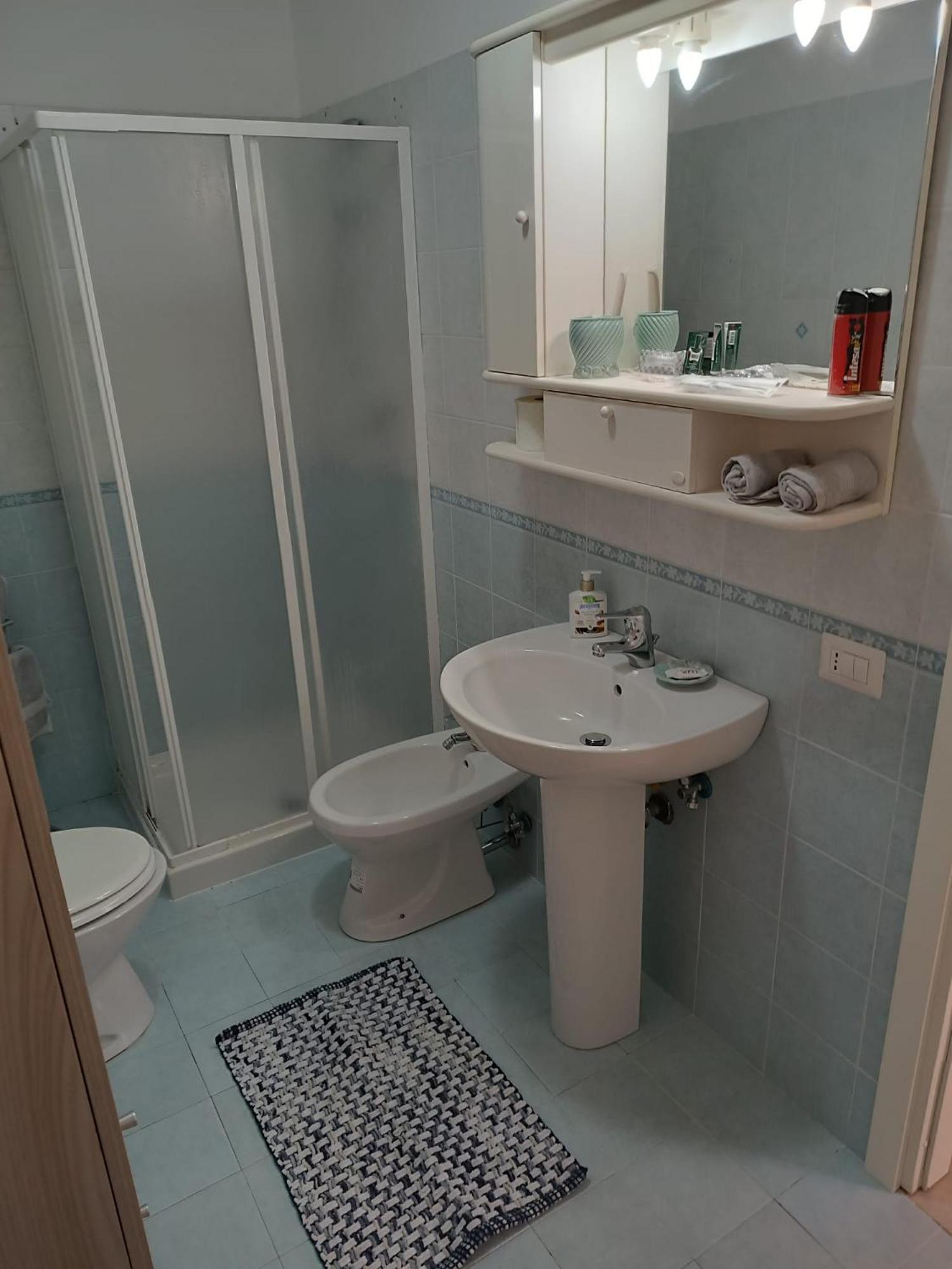 Armareaoverseassuites *