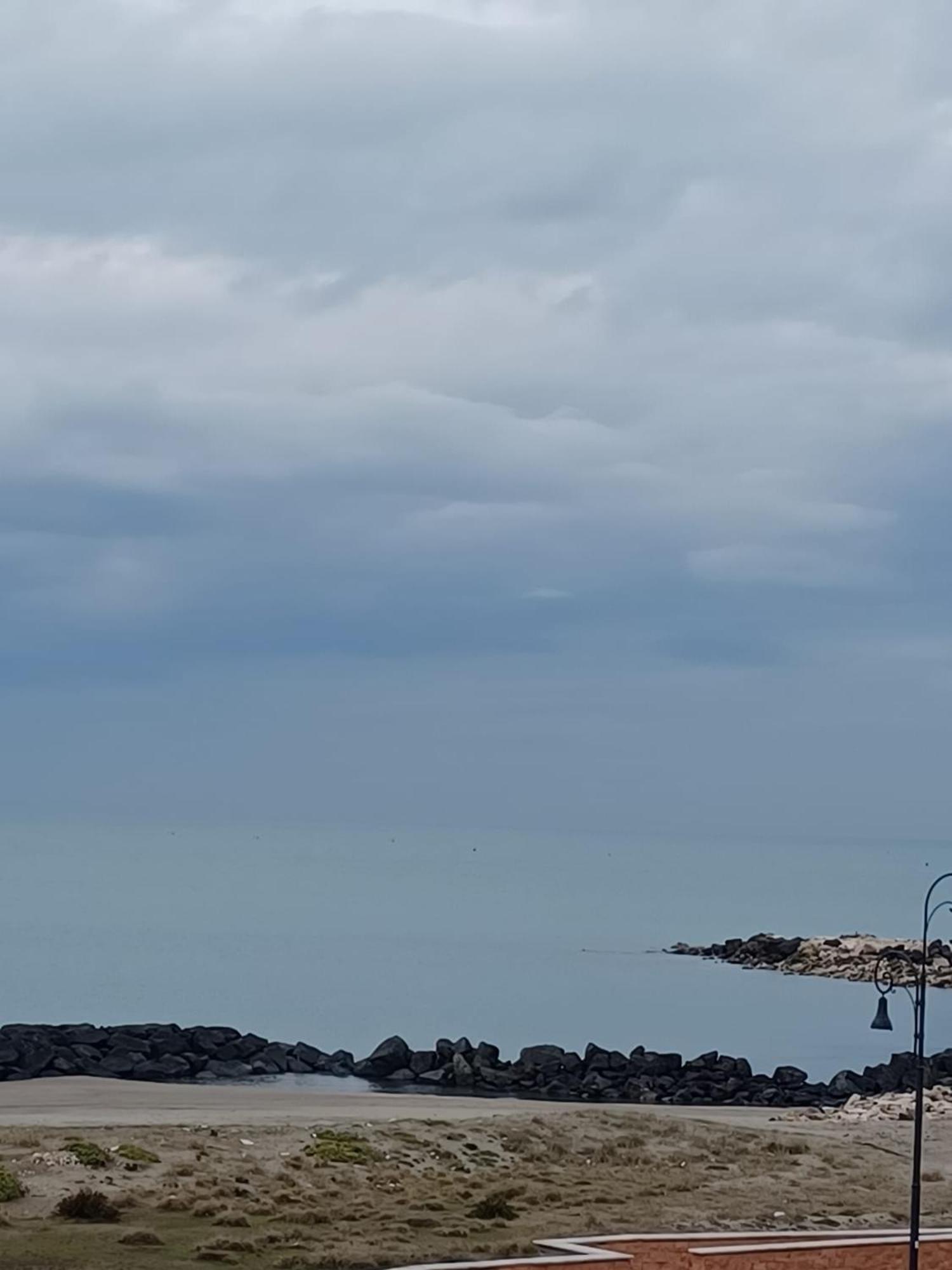 Armareaoverseassuites