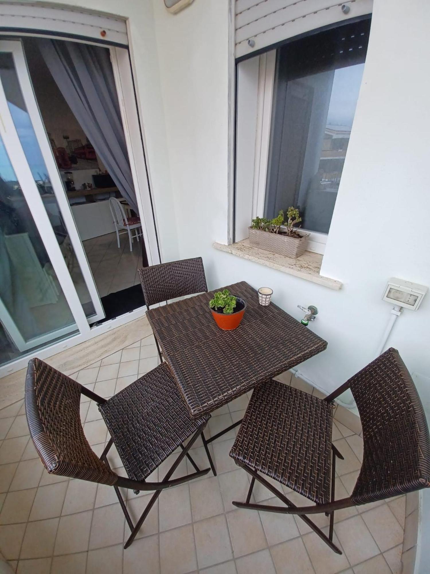 Armareaoverseassuites *